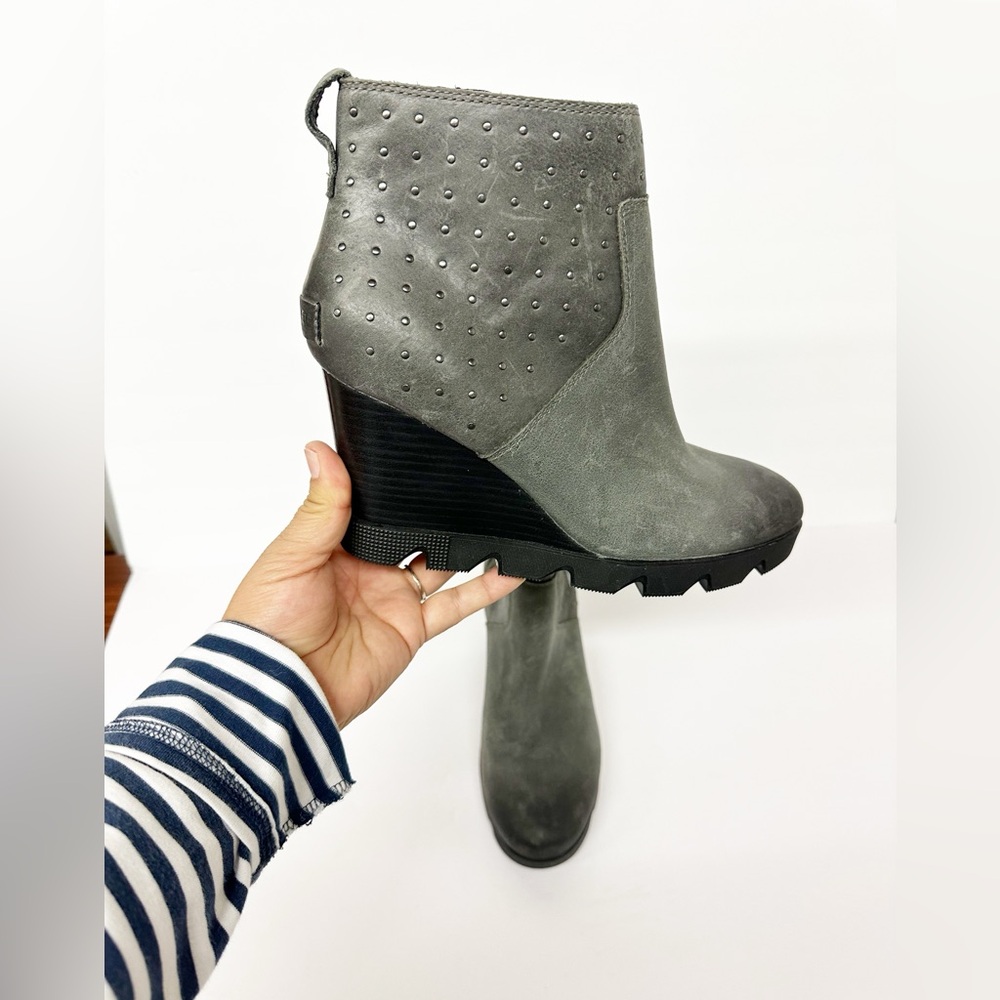 Sorel Gray Wedge Boots Joan of Arctic Studded Leather Size 8.5
